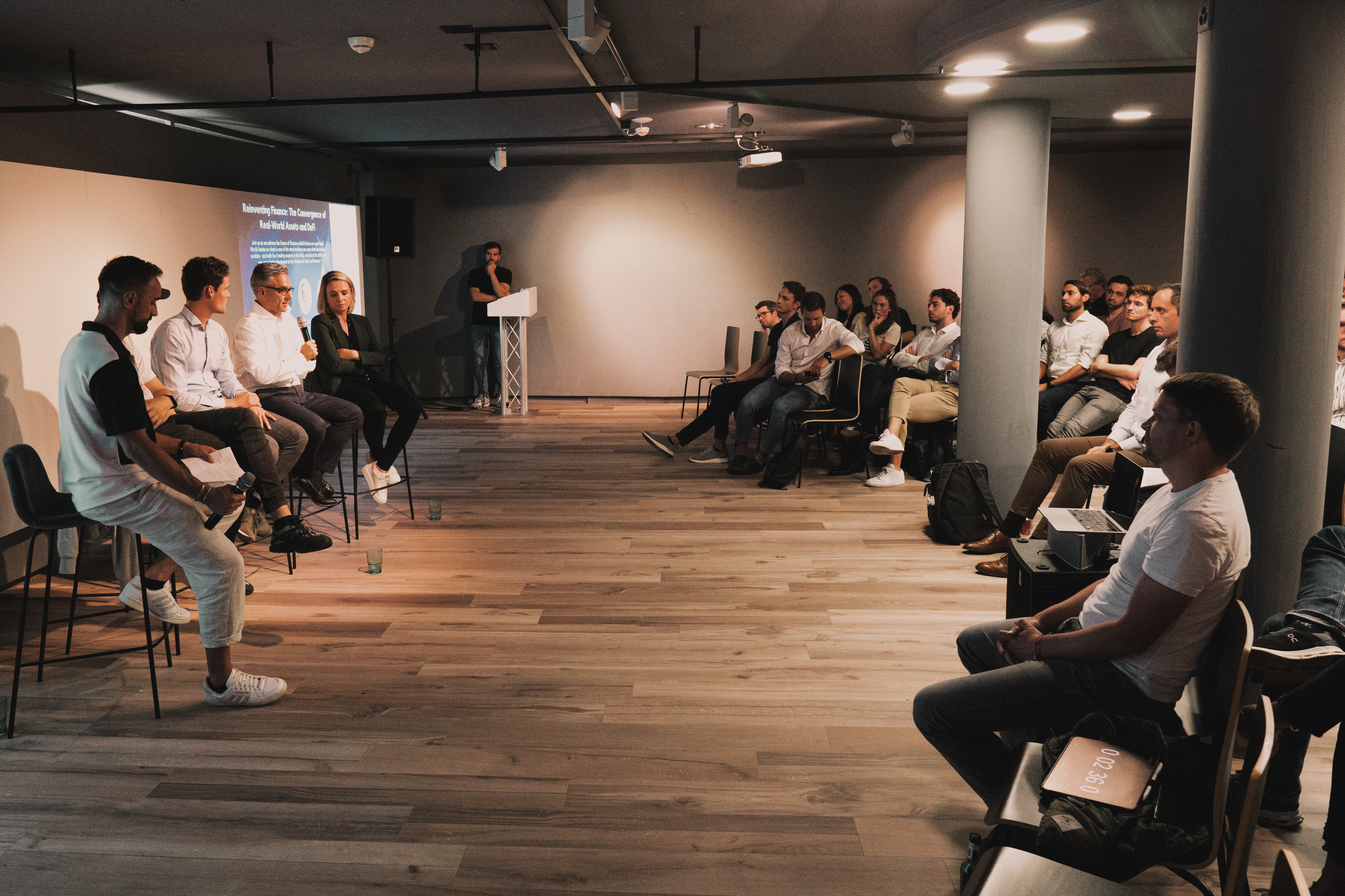 CryptoMondays Zürich community background